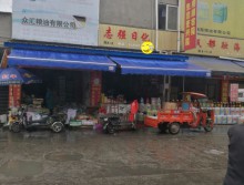 遛紙小分隊在成都白家農(nóng)產(chǎn)品批發(fā)市場宣傳西安展會 (13)