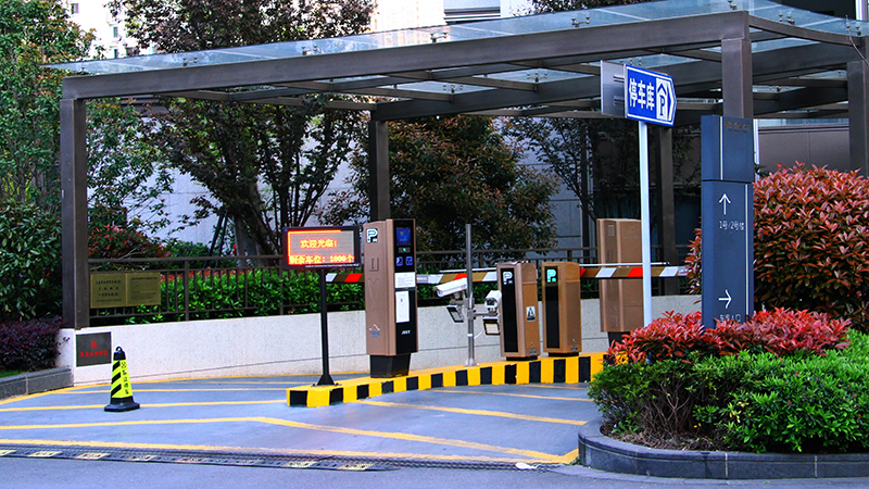 不要成為“泡水車(chē)”，這樣停放更安心